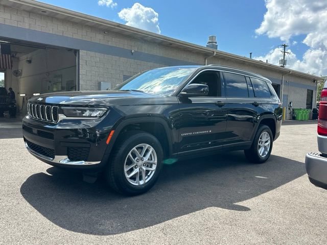 Used 2024 Jeep Grand Cherokee L Laredo AWD/4WD image 23