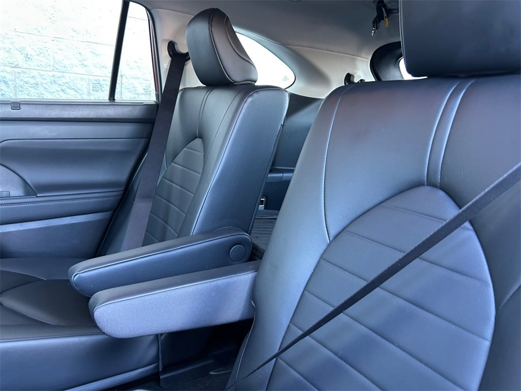 Used 2023 Toyota Highlander XLE image 16