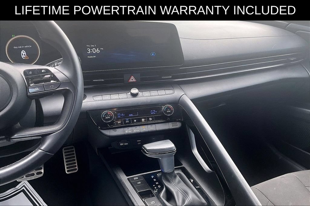 Used 2025 Hyundai Elantra SEL FWD image 8