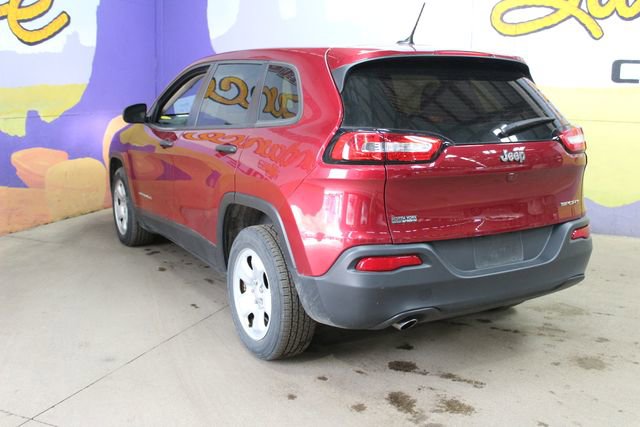 Used 2017 Jeep Cherokee Sport w/ Cold Weather Group FWD image 6