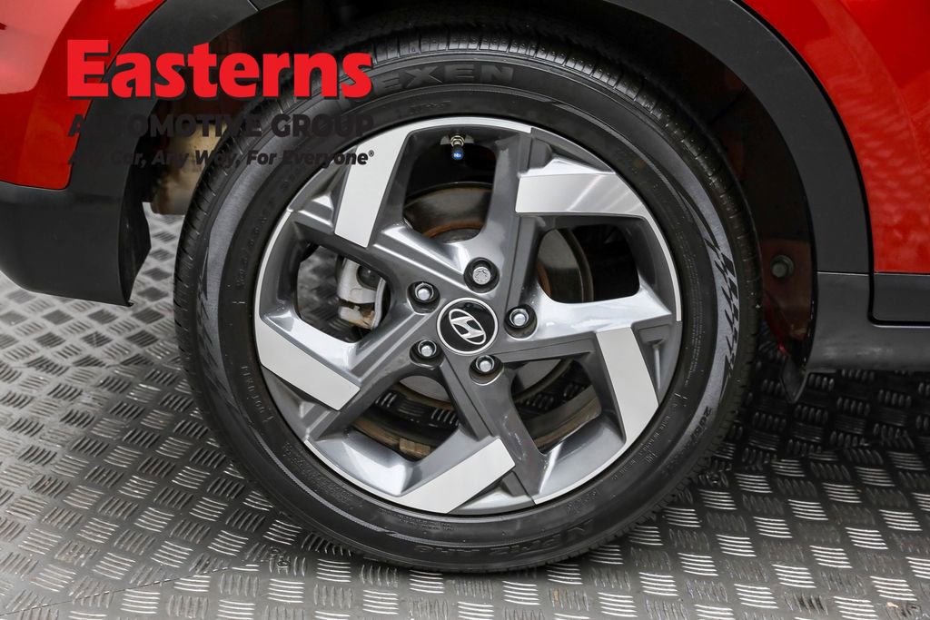 Used 2024 Hyundai Venue SEL image 30