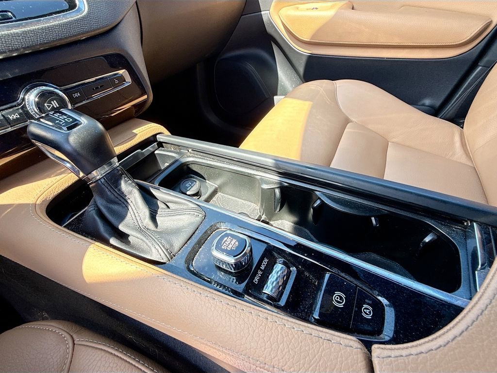 Used 2019 Volvo XC90 T6 Momentum w/ Advanced Package image 15