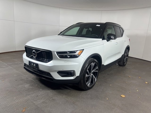 Used 2022 Volvo XC40 T5 R-Design w/ Advanced Package image 3
