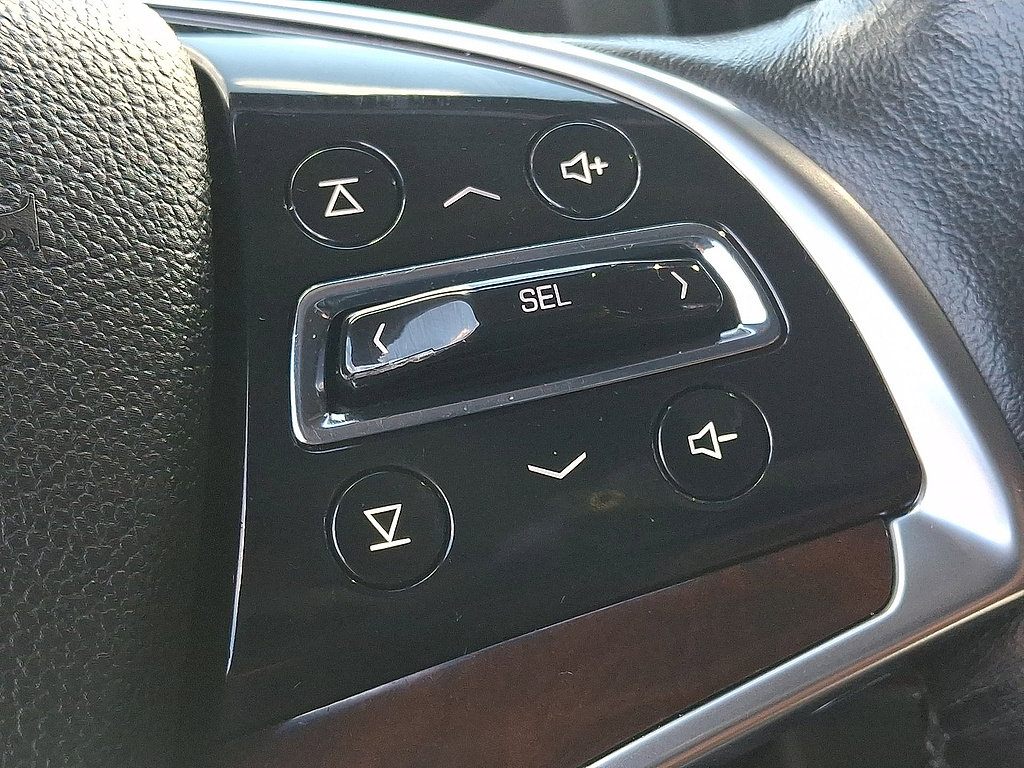 Used 2017 Cadillac Escalade Premium Luxury AWD/4WD image 24