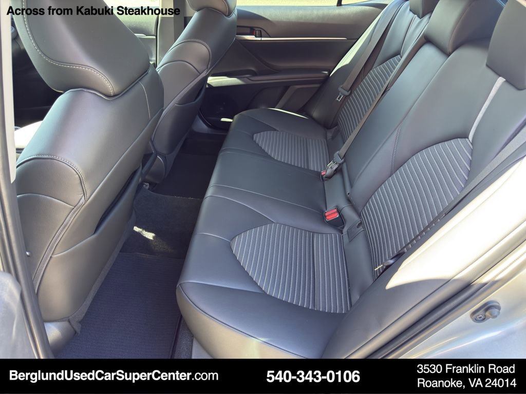 Used 2022 Toyota Camry SE image 11
