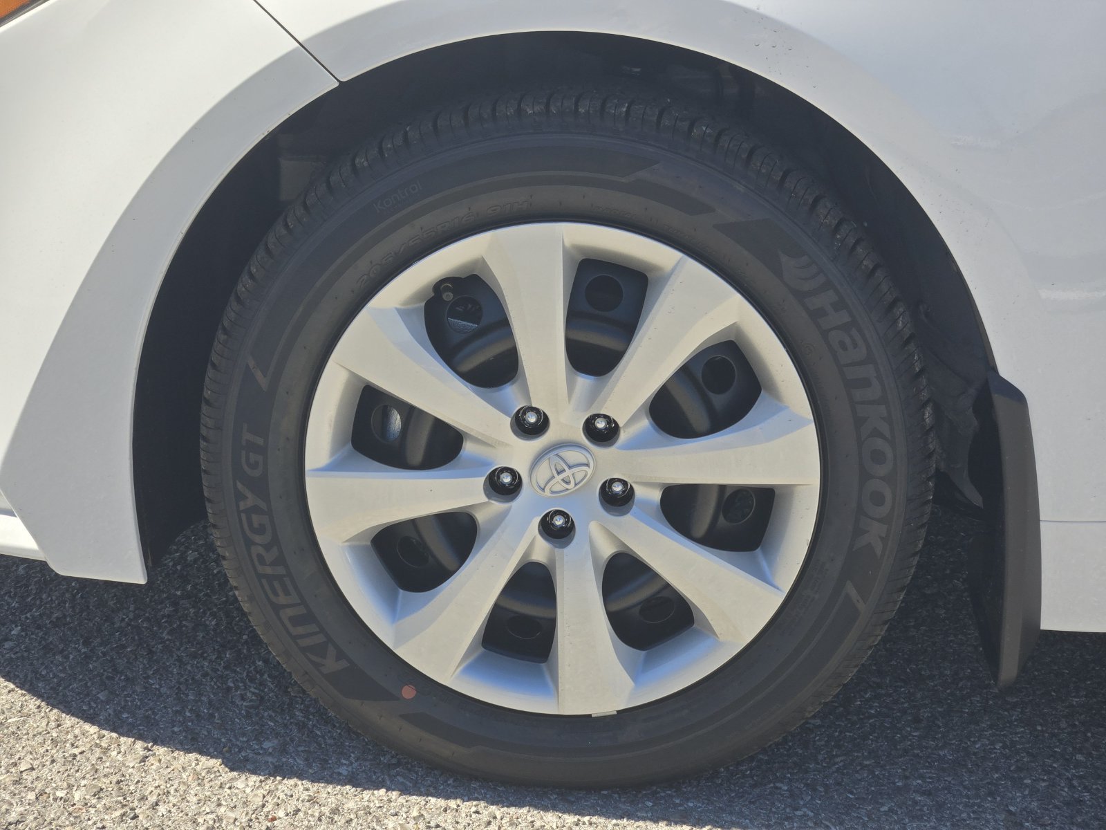 New 2027 Toyota Corolla LE FWD image 13