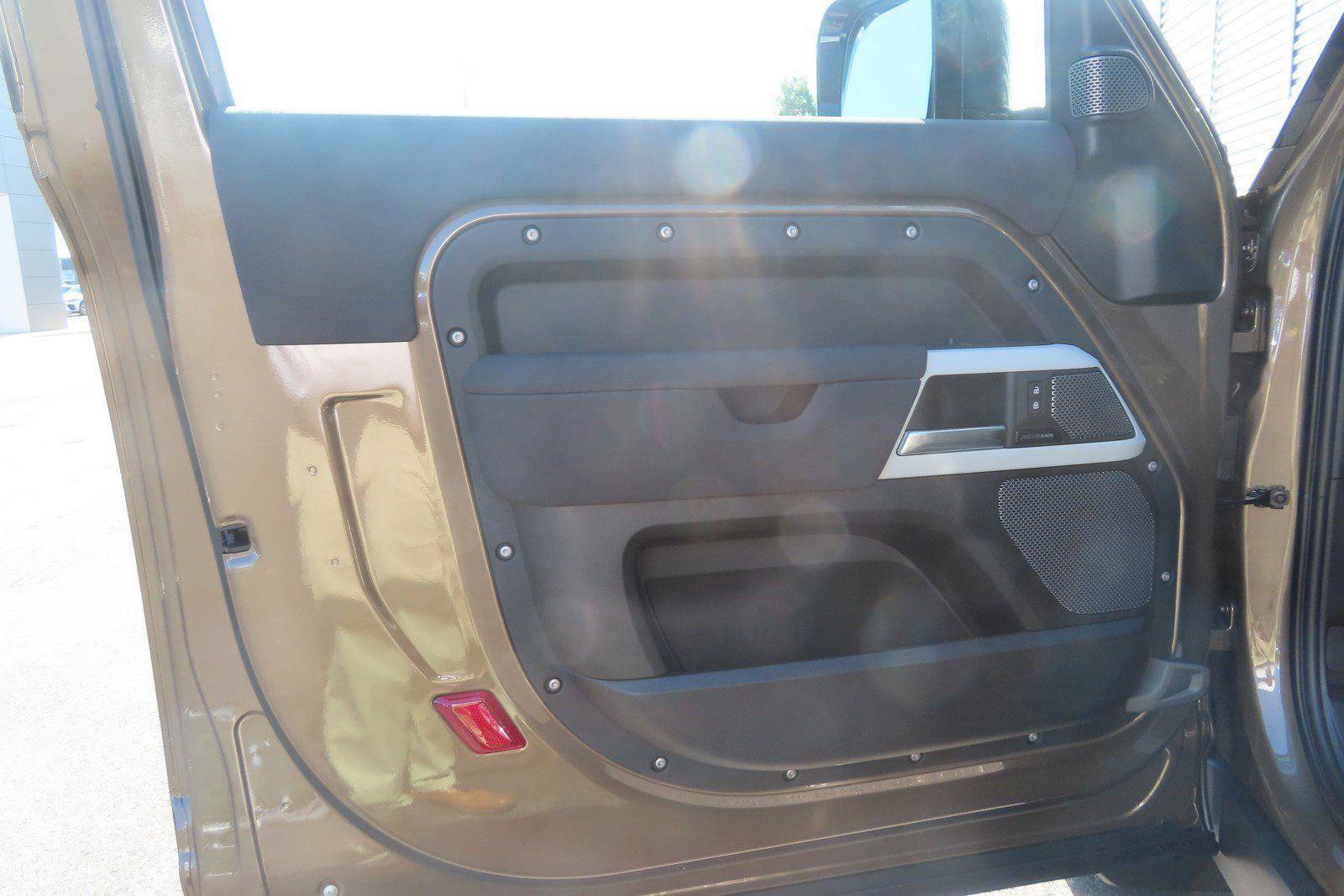 Certified 2023 Land Rover Defender 90 S AWD/4WD image 25