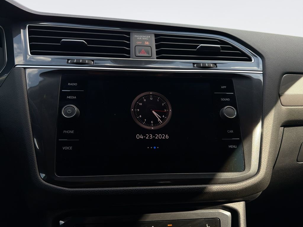 Used 2024 Volkswagen Tiguan SE AWD/4WD image 19