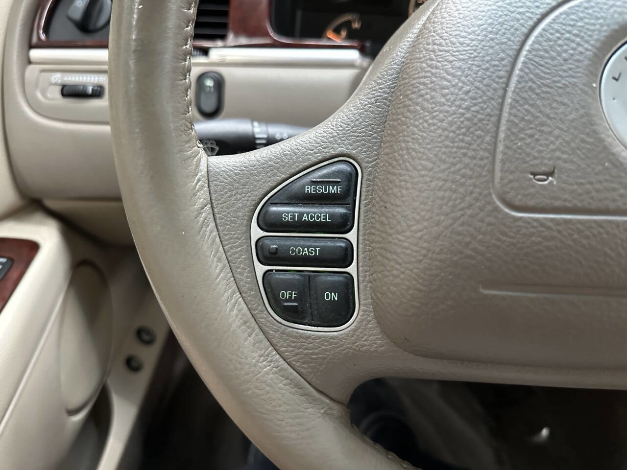 Used 2004 Lincoln Town Car Executive image 21