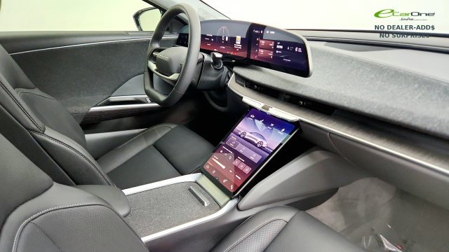 Used 2025 Lucid Air Pure RWD image 35