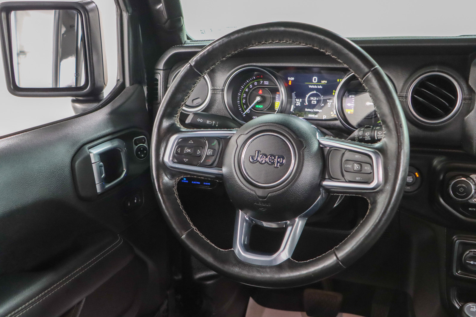 Used 2023 Jeep Wrangler Unlimited Sahara w/ Cold Weather Group AWD/4WD image 14