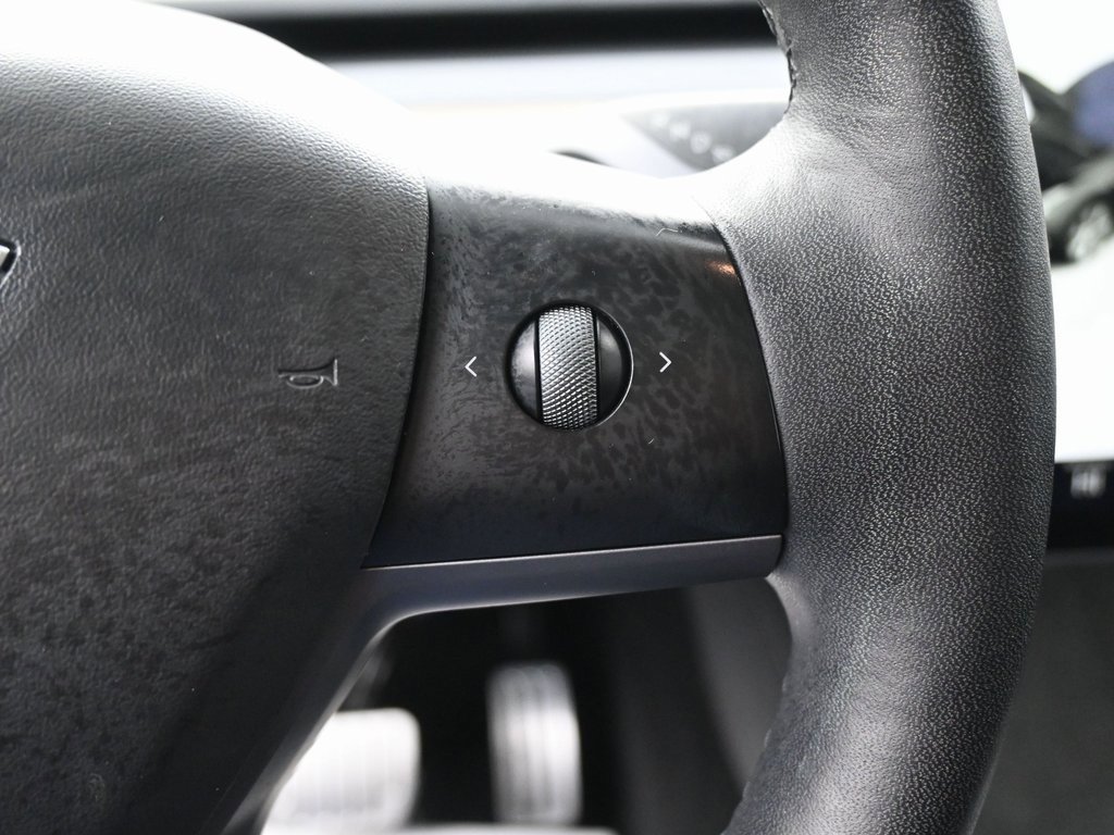 Used 2022 Tesla Model Y Performance image 21