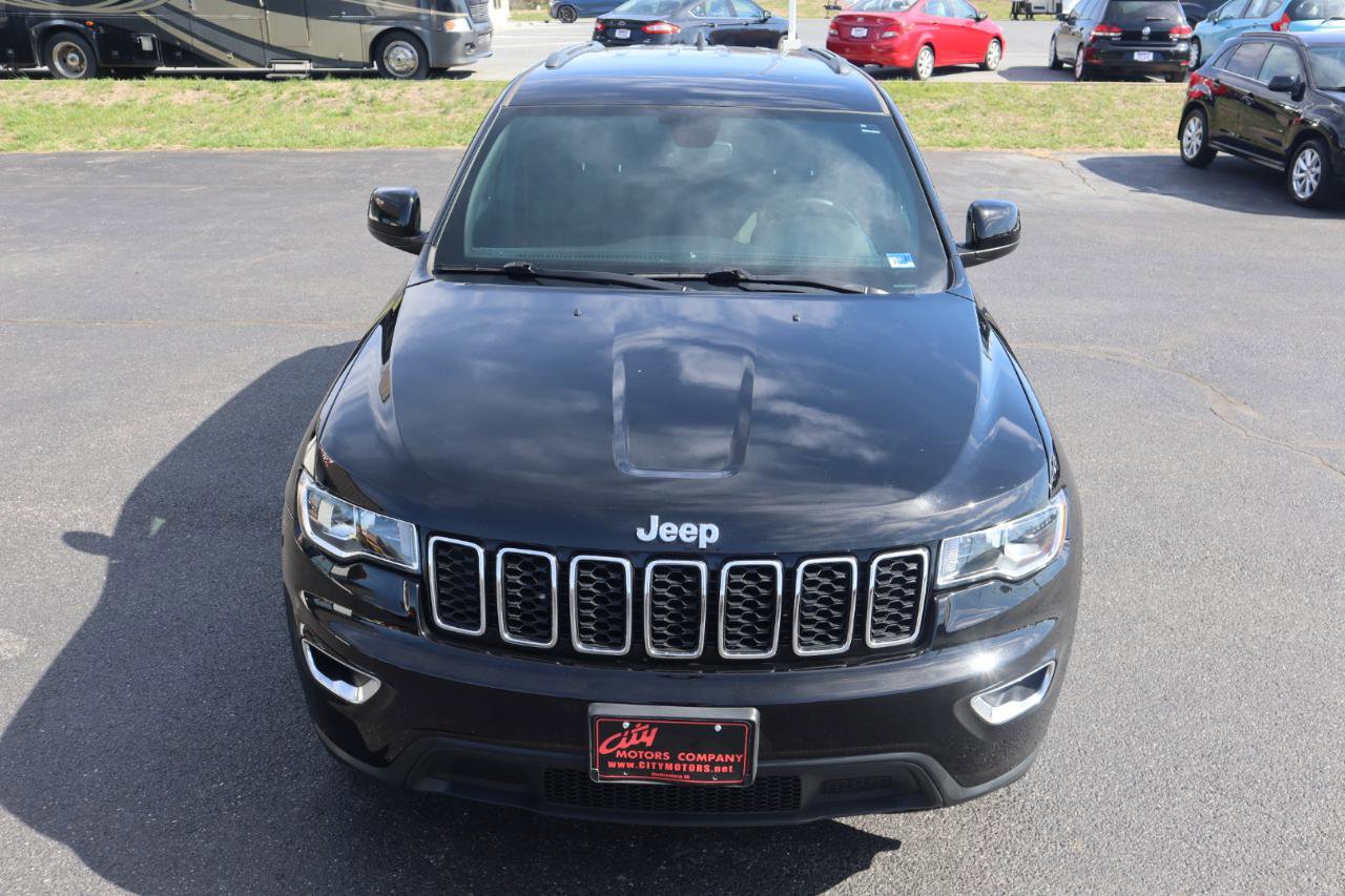Used 2019 Jeep Grand Cherokee Laredo w/ 18" Wheel & 8.4" Radio Group image 4