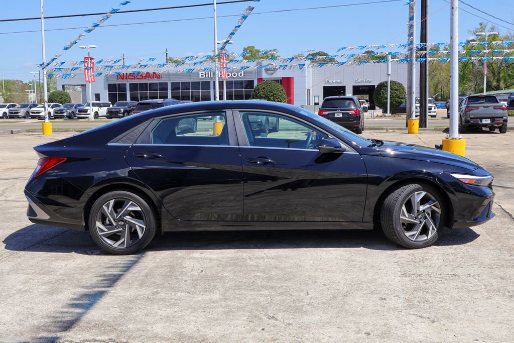 Used 2024 Hyundai Elantra Limited image 24