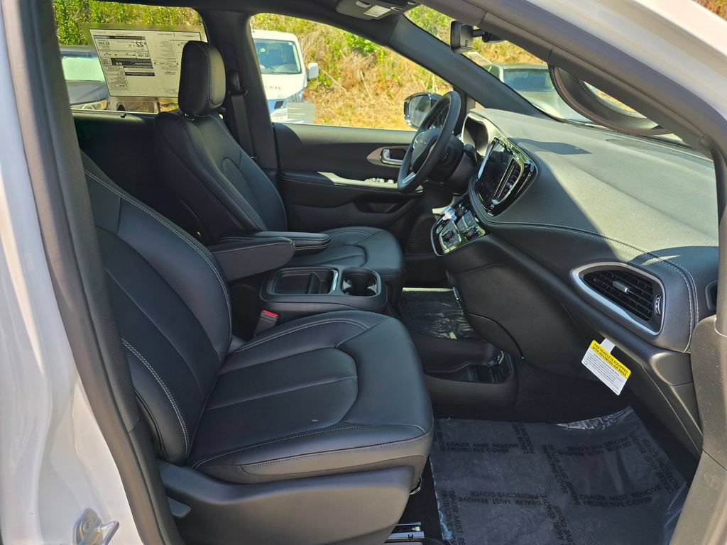 New 2027 Chrysler Pacifica Select FWD image 22