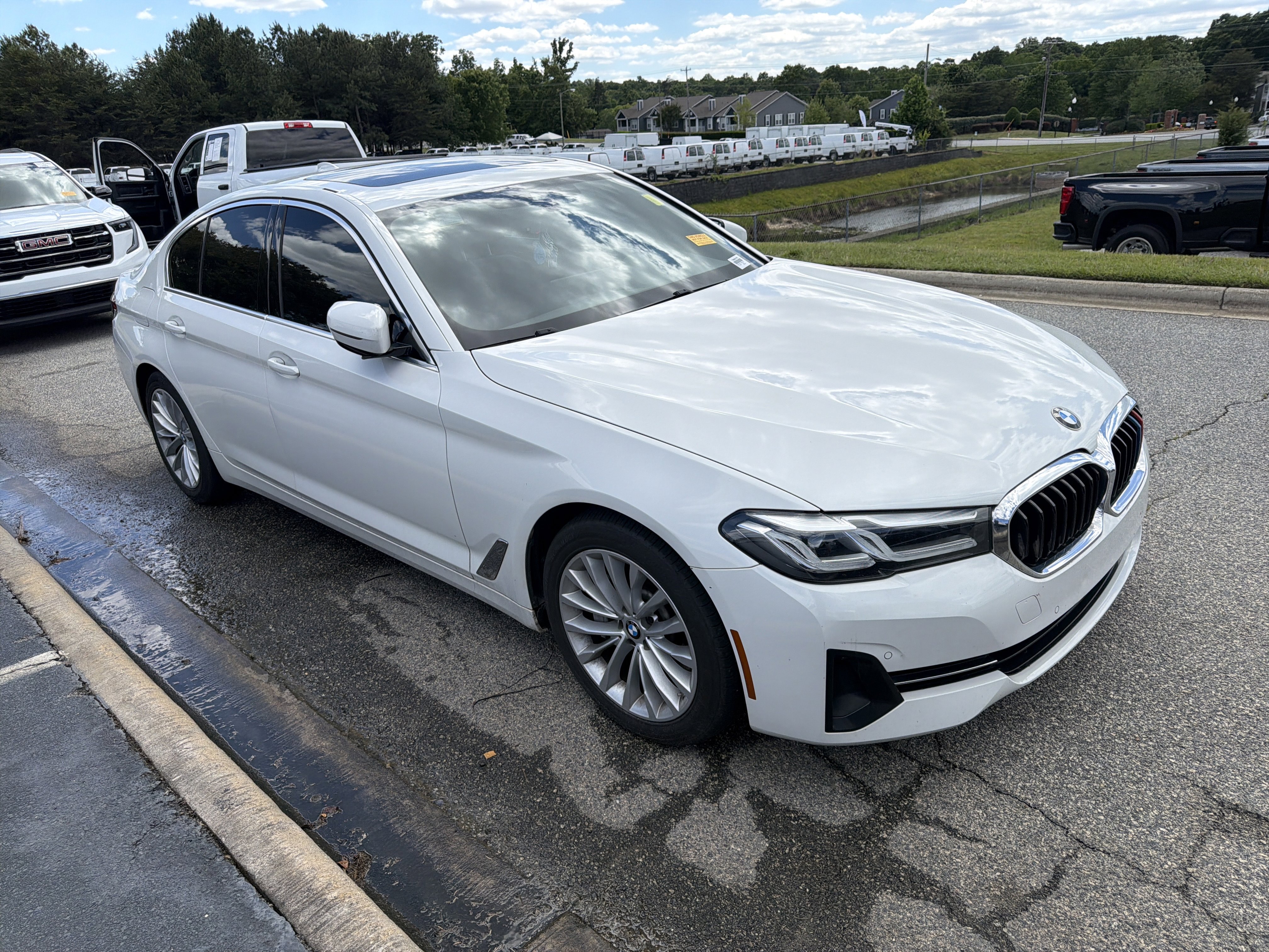 Used 2021 BMW 530i w/ Convenience Package RWD image 2