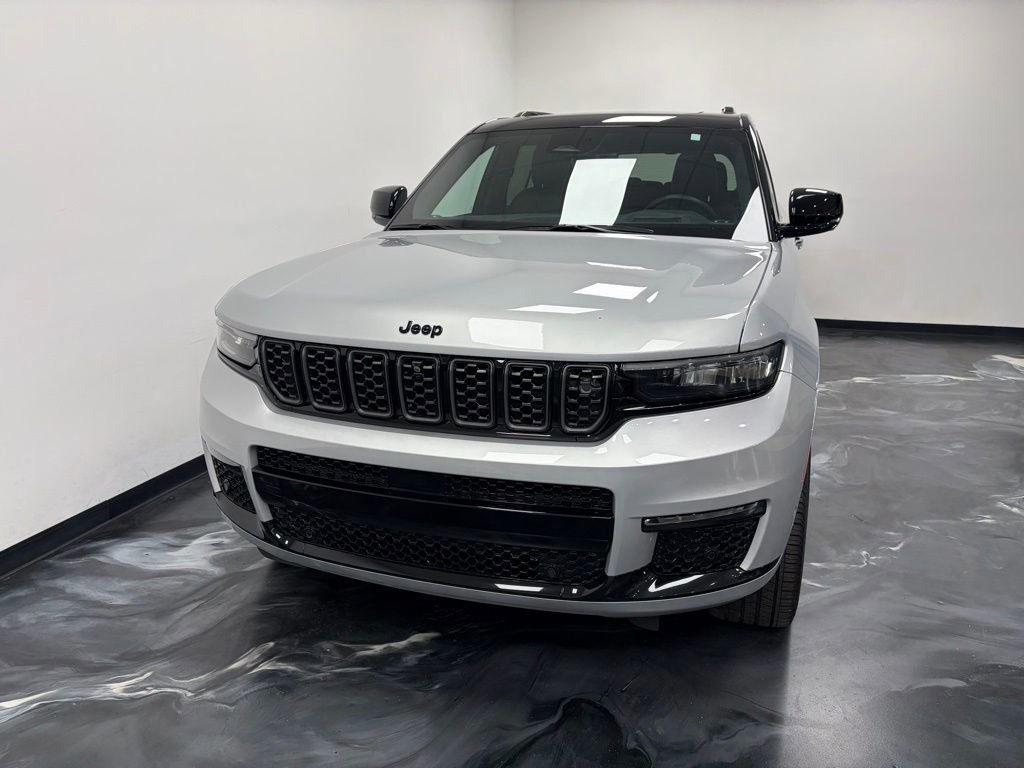 Used 2024 Jeep Grand Cherokee L Summit AWD/4WD image 3