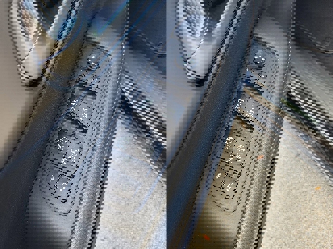 Used 2025 Chrysler Pacifica Select image 11