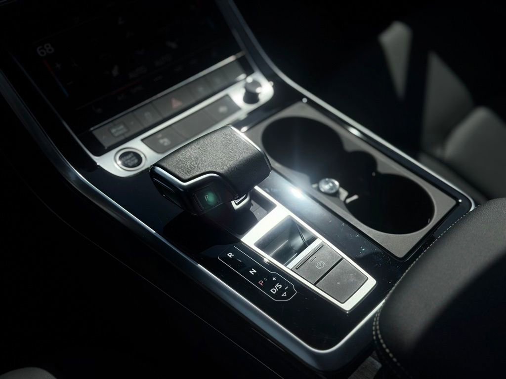 Certified 2025 Audi Q7 2.0T Premium w/ Convenience Plus Package image 18