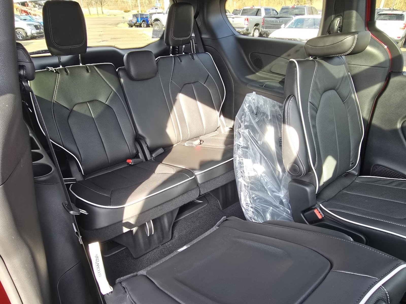 New 2026 Chrysler Pacifica Limited w/ S Appearance Package AWD/4WD image 14