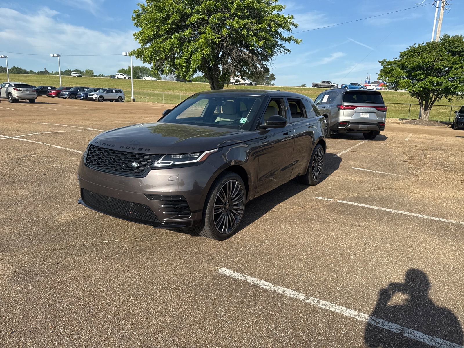 Used 2023 Land Rover Range Rover Velar R-Dynamic S image 1