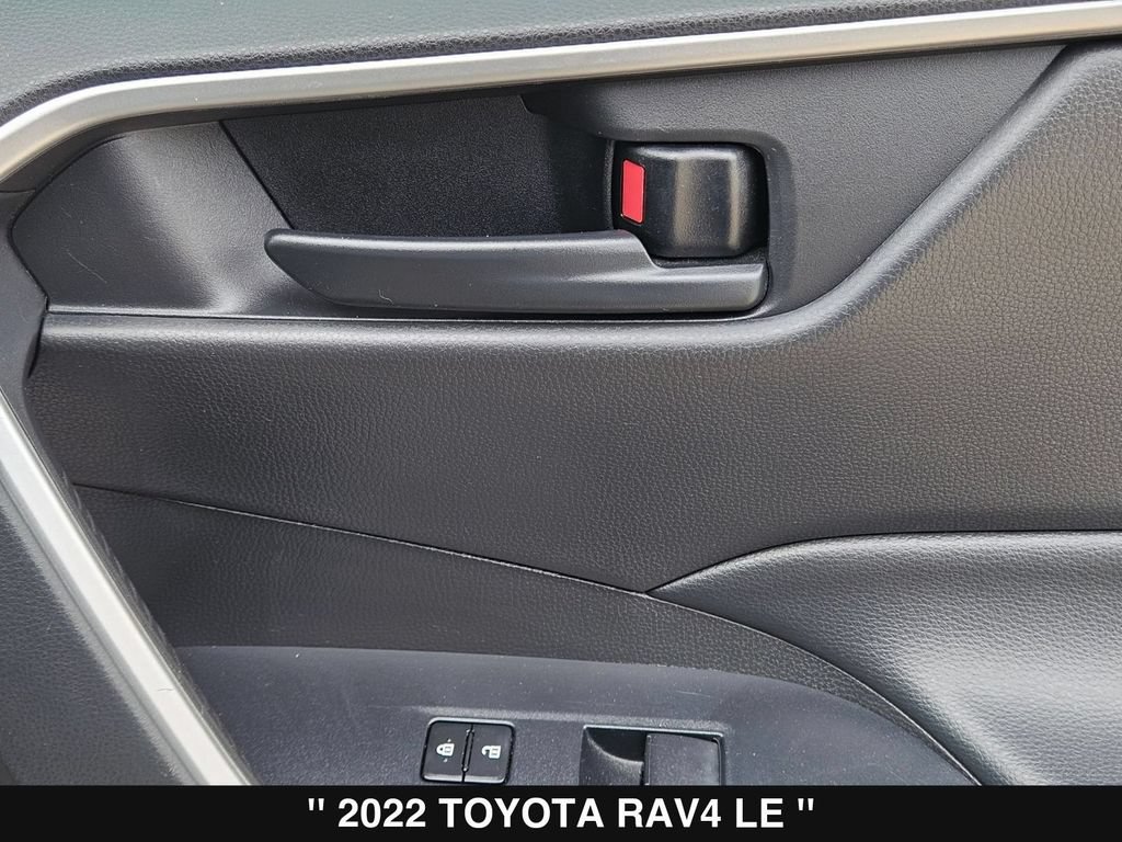 Used 2022 Toyota RAV4 LE FWD image 27