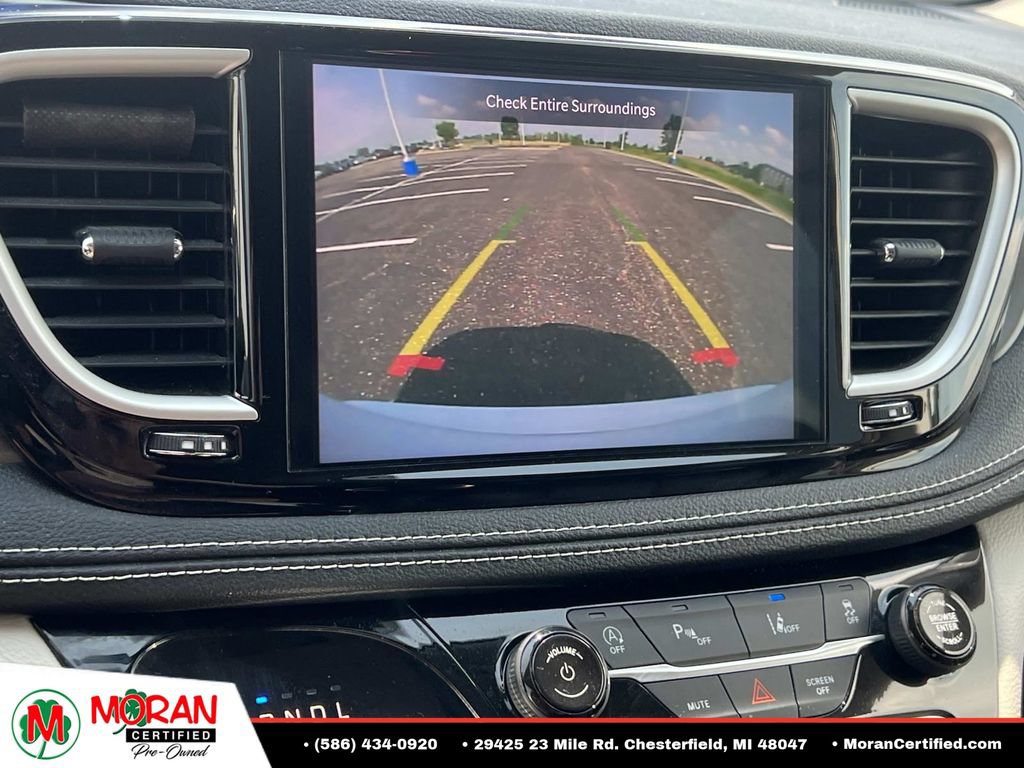 Used 2023 Chrysler Pacifica Touring-L FWD image 21
