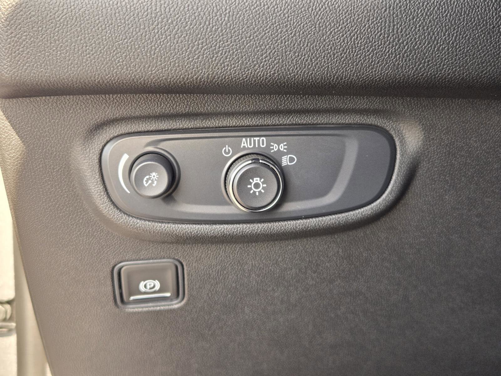 Used 2024 GMC Terrain SLE image 18