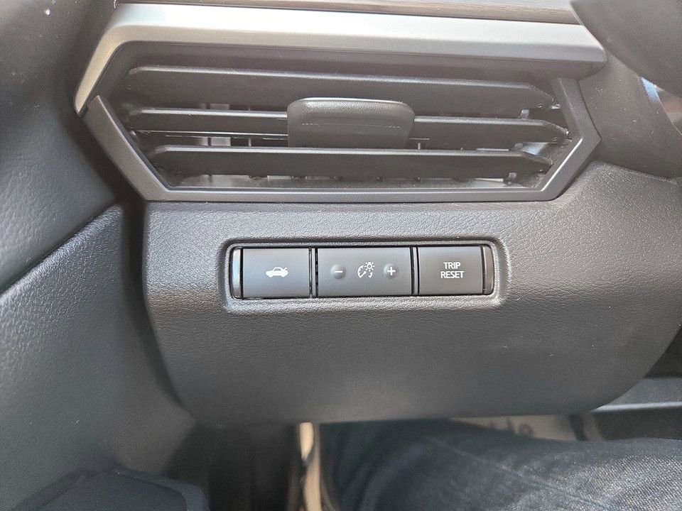 Used 2024 Nissan Altima 2.5 SV image 21