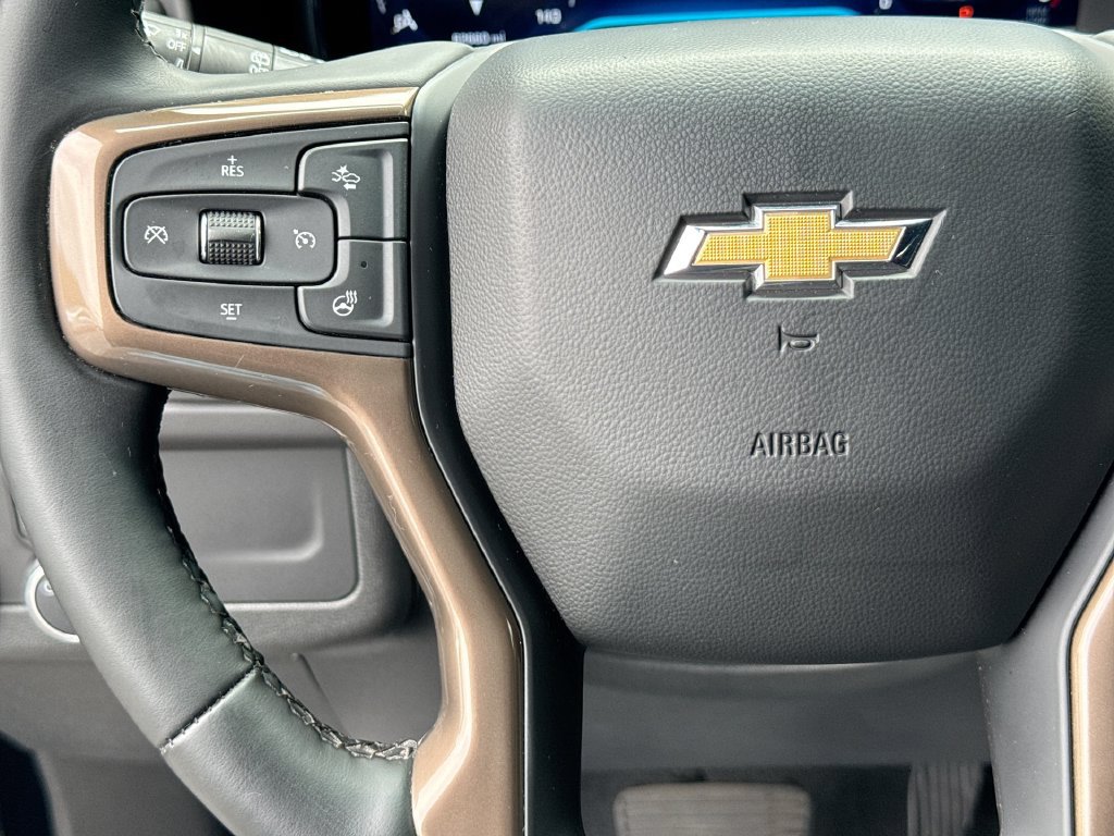 Used 2024 Chevrolet Suburban High Country AWD/4WD image 17