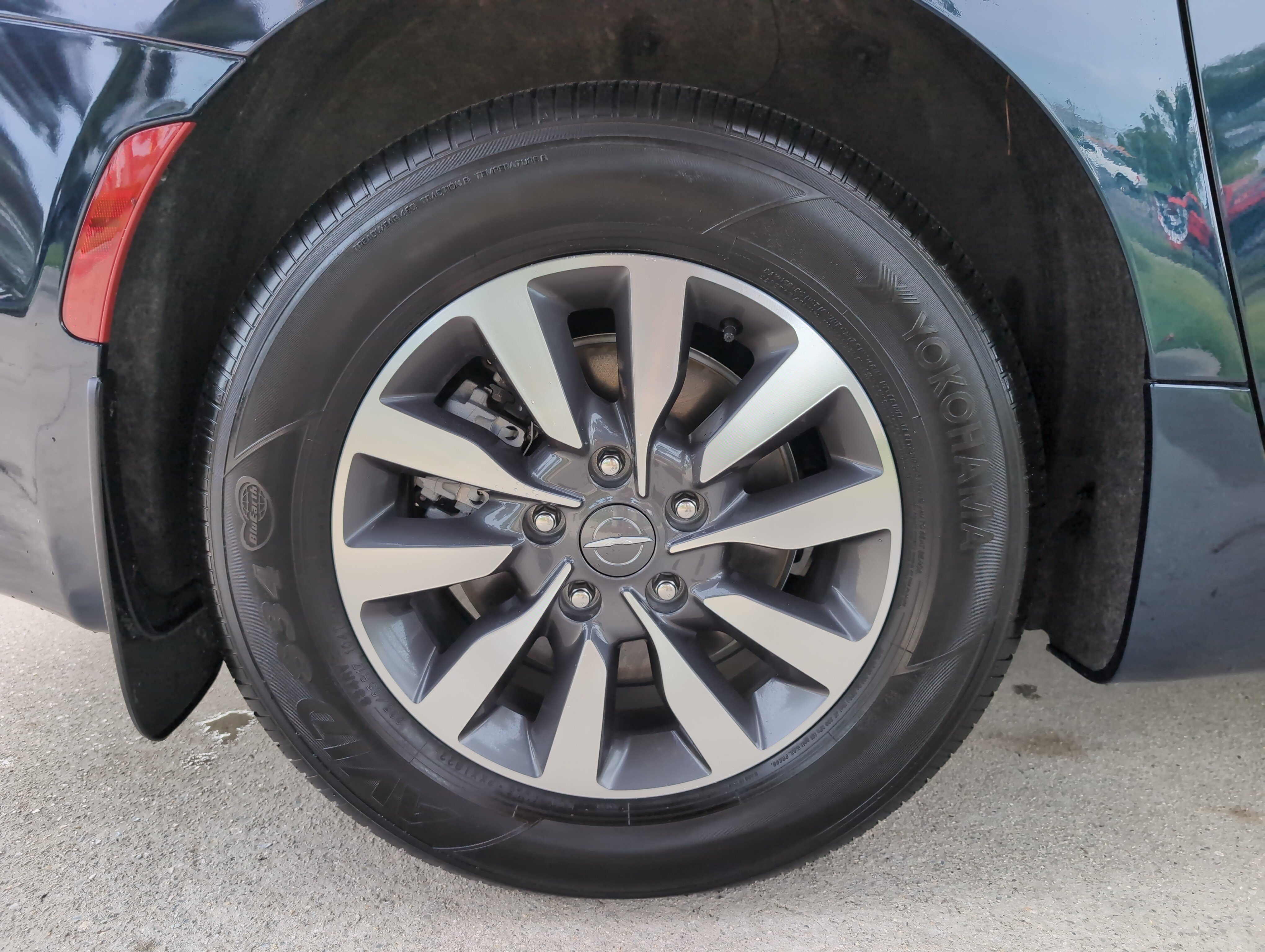 Used 2023 Chrysler Pacifica Limited FWD image 13