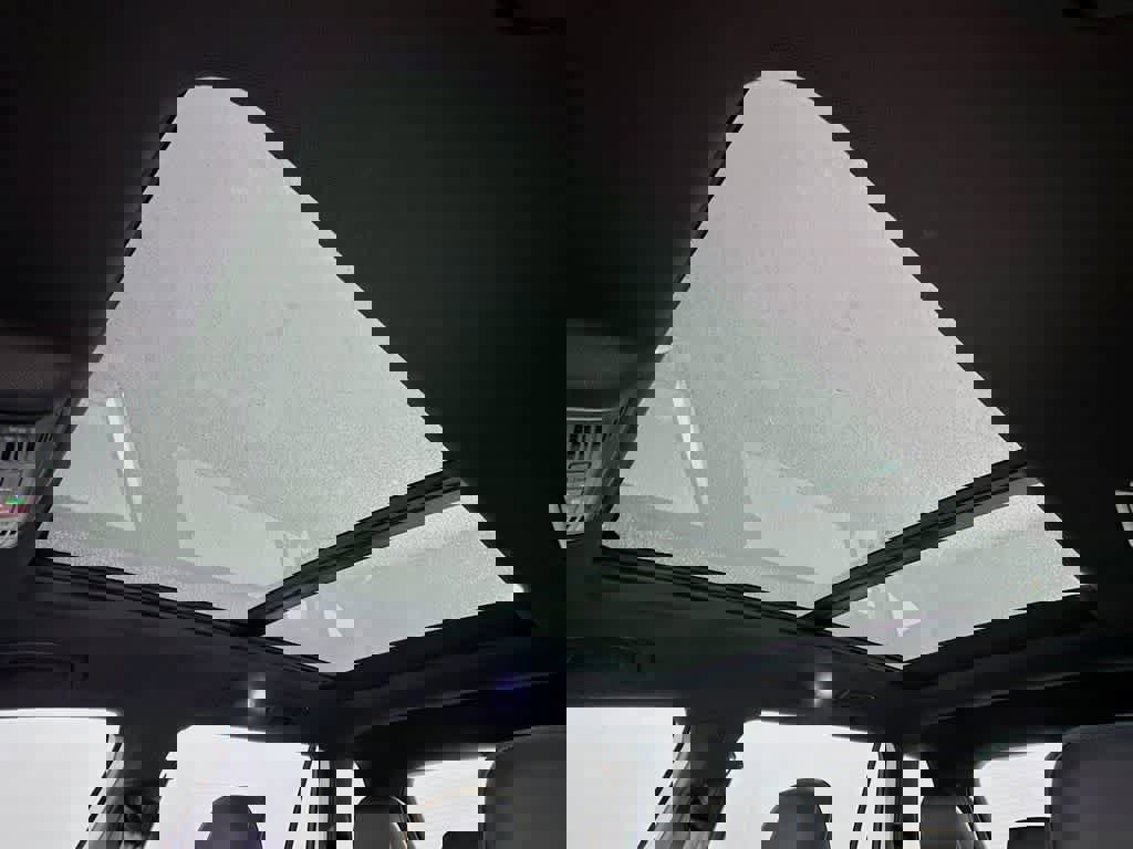 Used 2024 Volkswagen Tiguan SE R-Line image 31