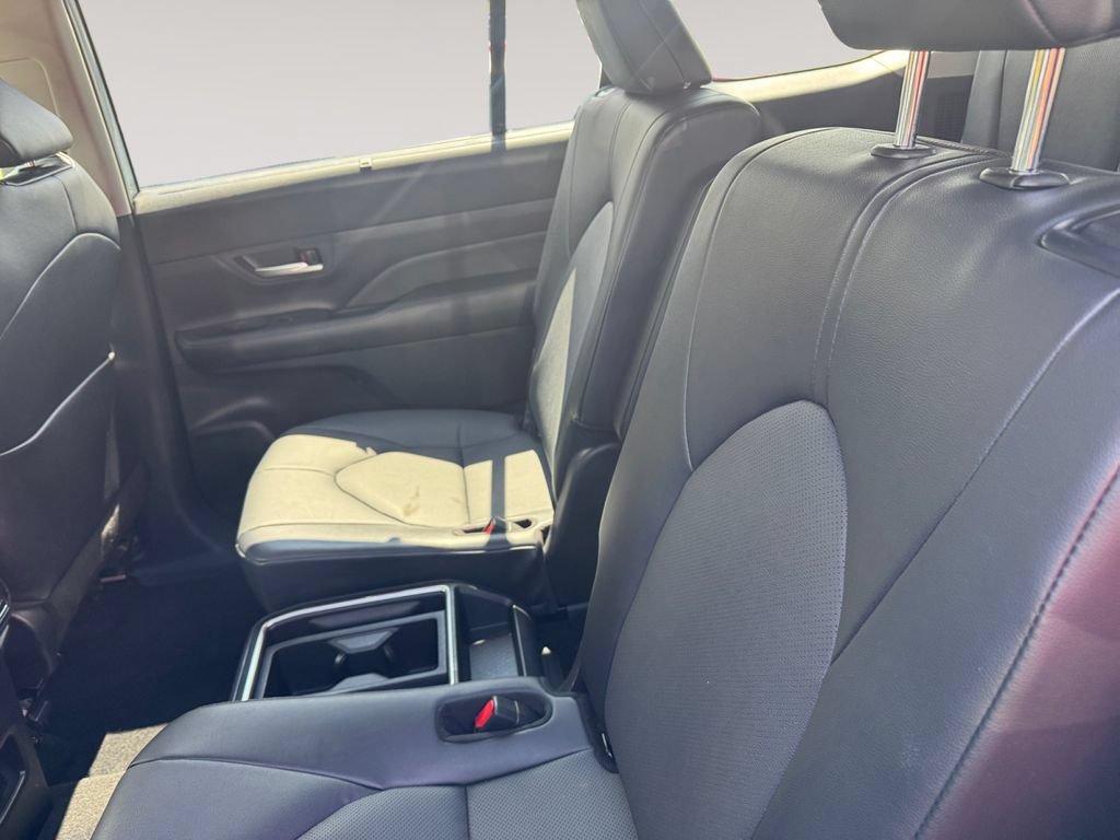 Used 2025 Toyota Grand Highlander AWD image 13