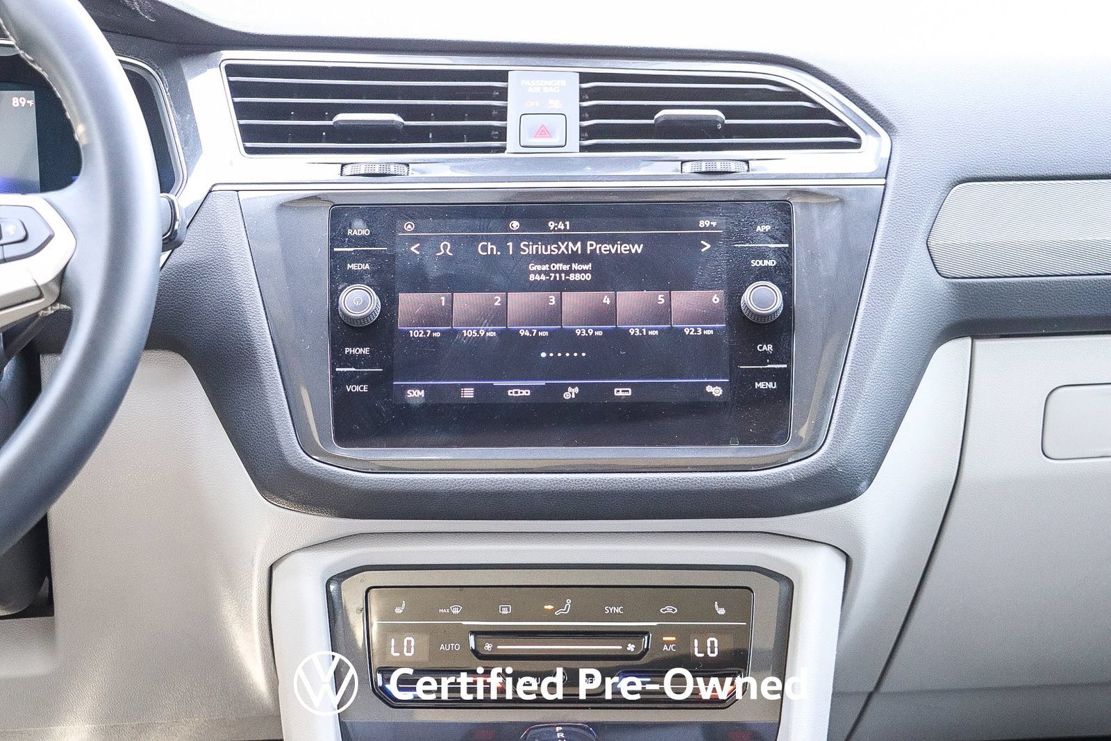Used 2023 Volkswagen Tiguan SE w/ Panoramic Sunroof Package FWD image 15