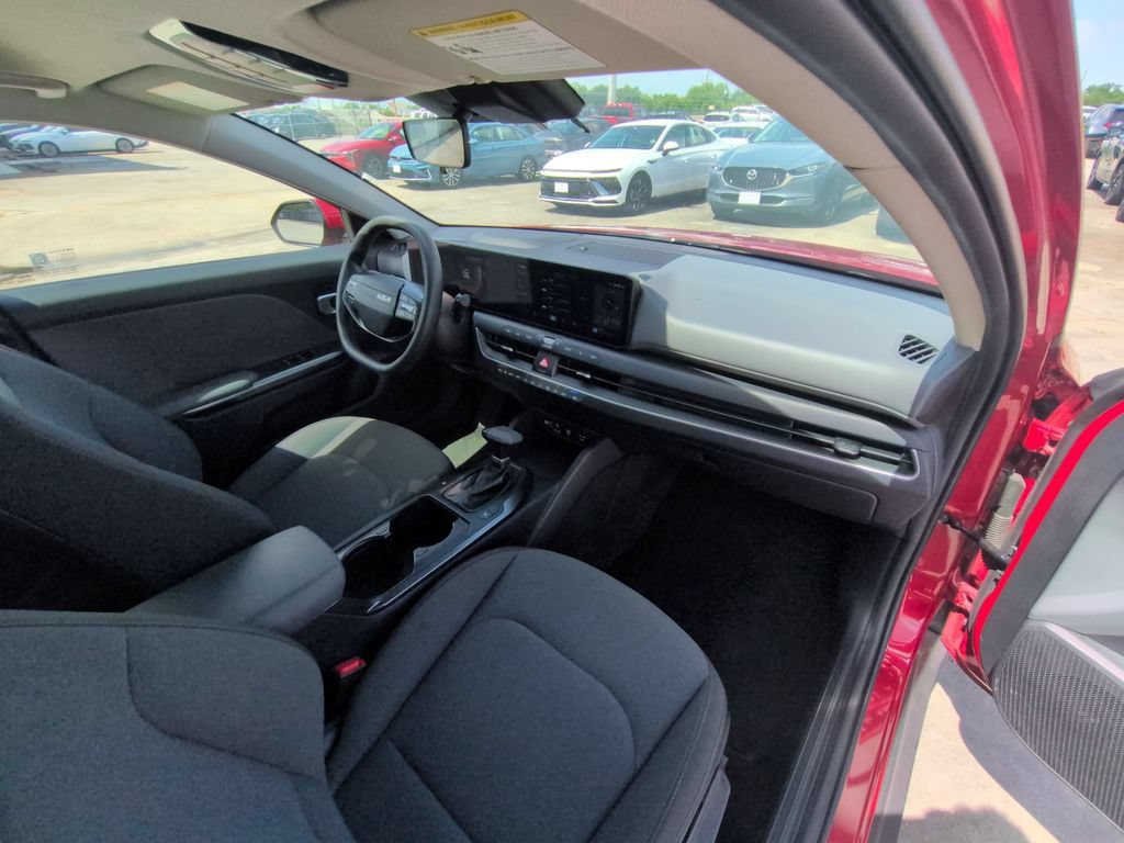 Used 2025 Kia K4 FWD image 31