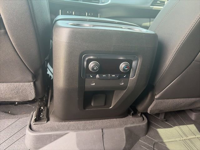 Used 2022 Chevrolet Tahoe Z71 w/ Luxury Package AWD/4WD image 21