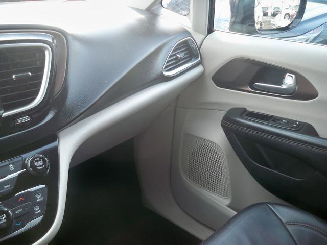 Used 2017 Chrysler Pacifica Touring-L Plus w/ Tire & Wheel Group image 13