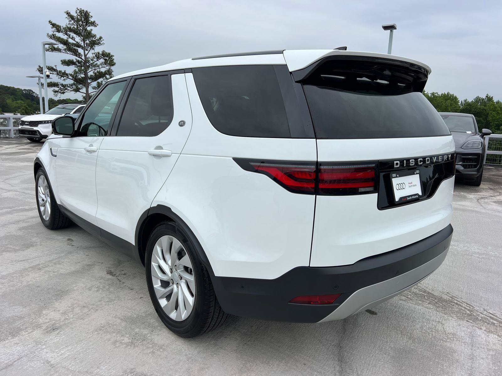 Used 2024 Land Rover Discovery S AWD/4WD image 7