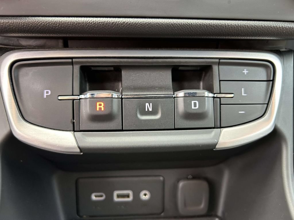 Used 2024 GMC Terrain SLE AWD/4WD image 18