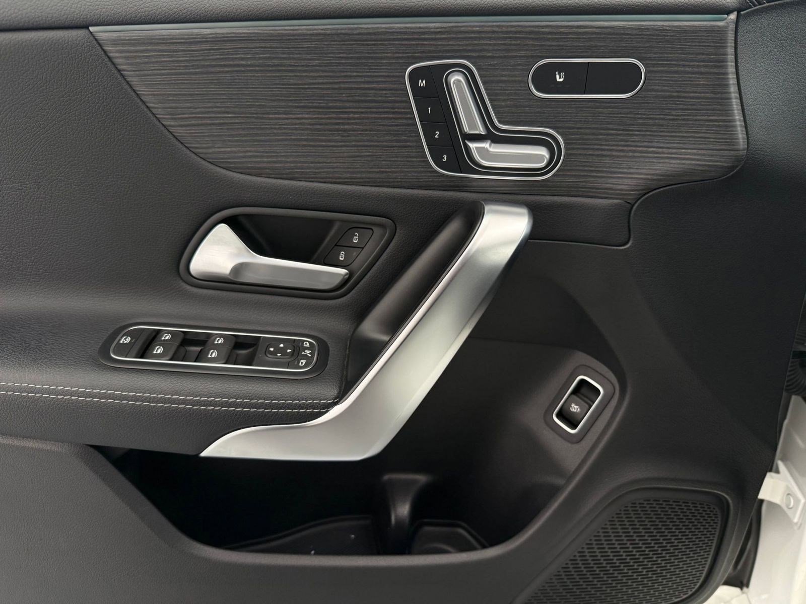 Used 2022 Mercedes-Benz CLA 250 image 11