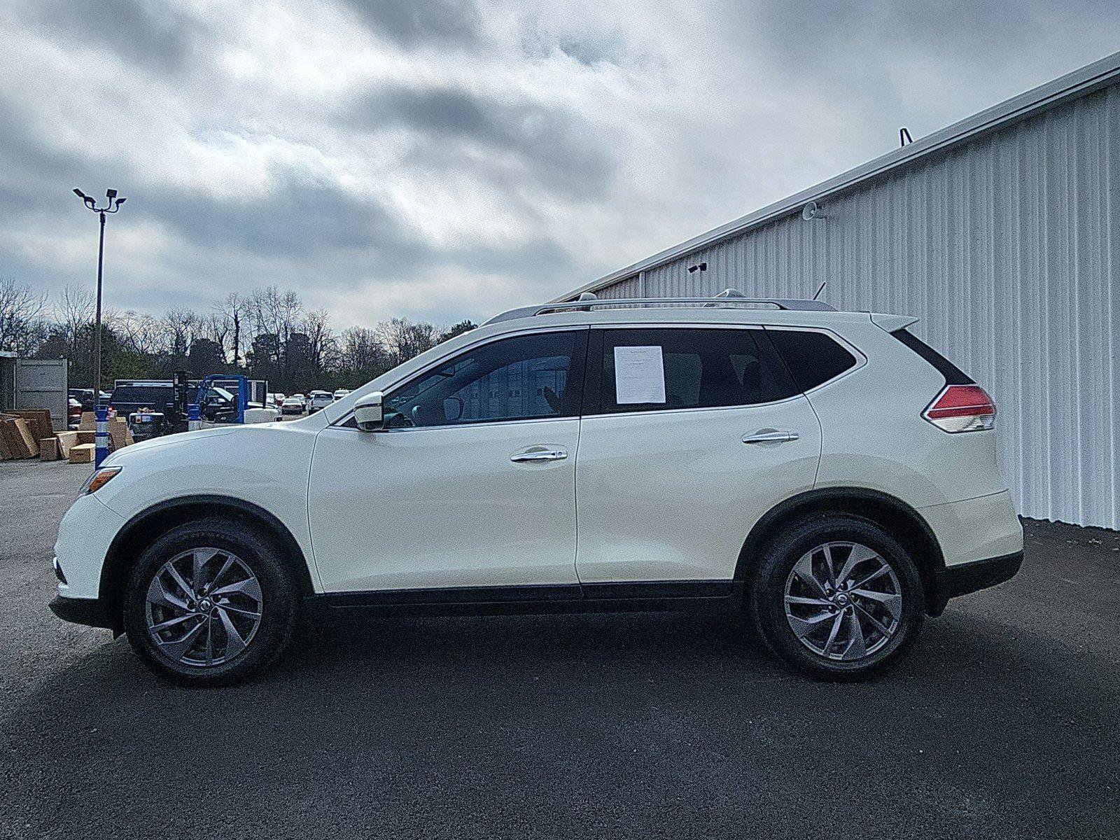 Used 2016 Nissan Rogue SL w/ SL Premium Package image 2
