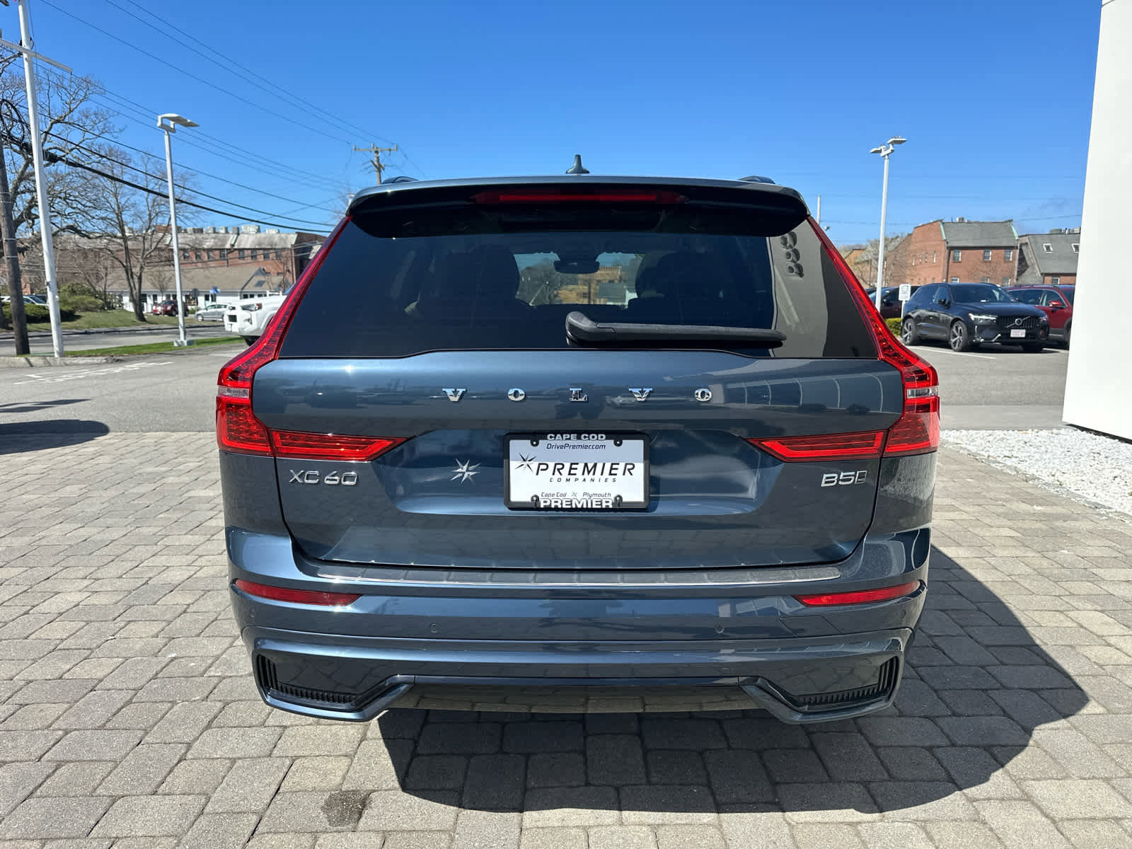 Certified 2024 Volvo XC60 B5 Core AWD/4WD image 28