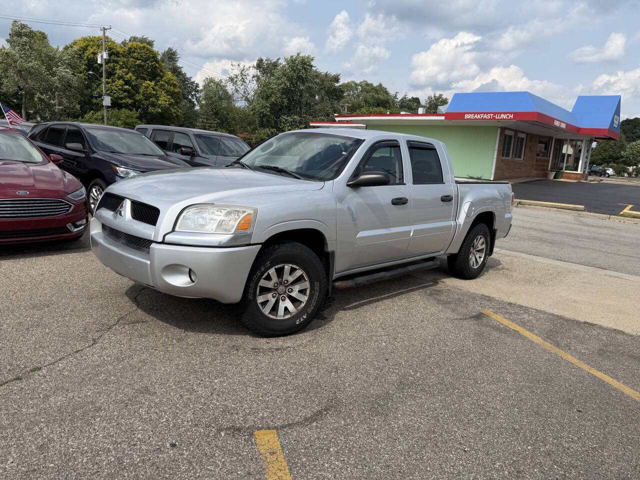 Used 2008 Mitsubishi Raider LS RWD image 2