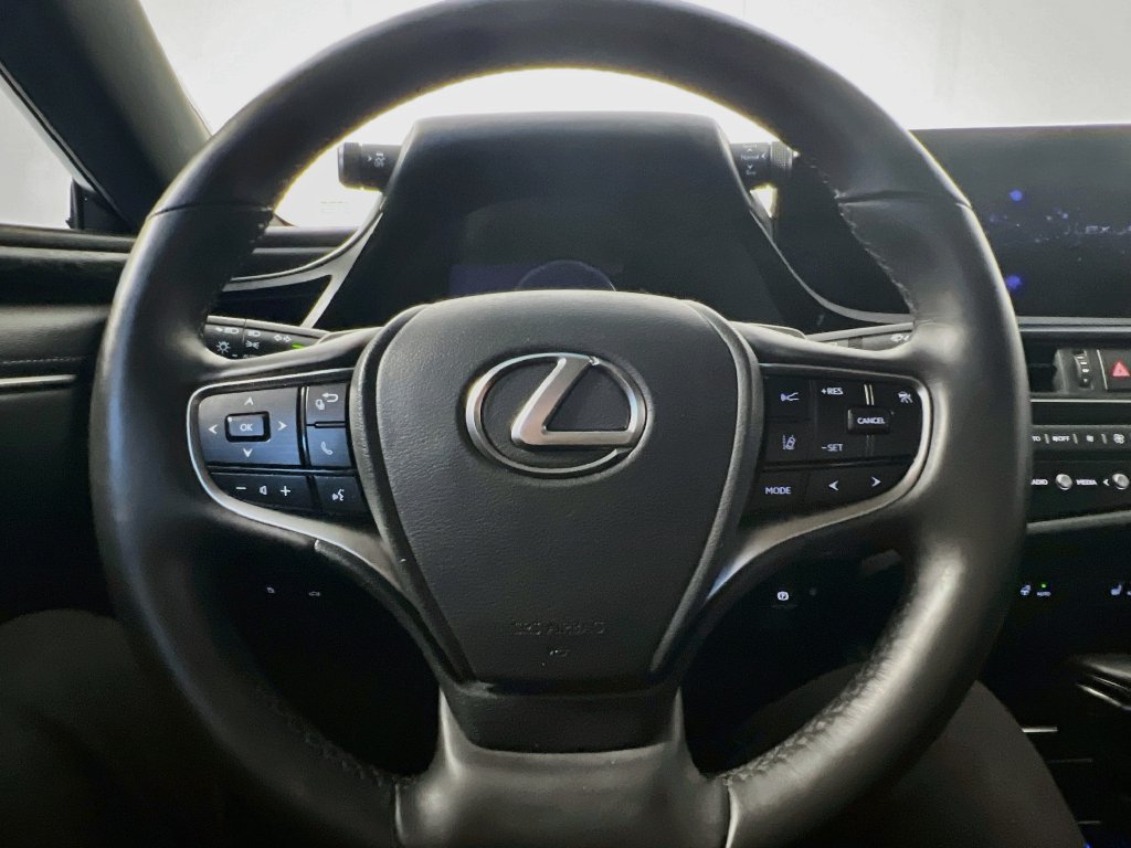 Used 2024 Lexus ES 300h w/ Premium Package FWD image 11
