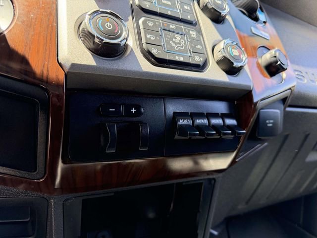 Used 2013 Ford F250 Lariat w/ Lariat Interior Pkg AWD/4WD image 33
