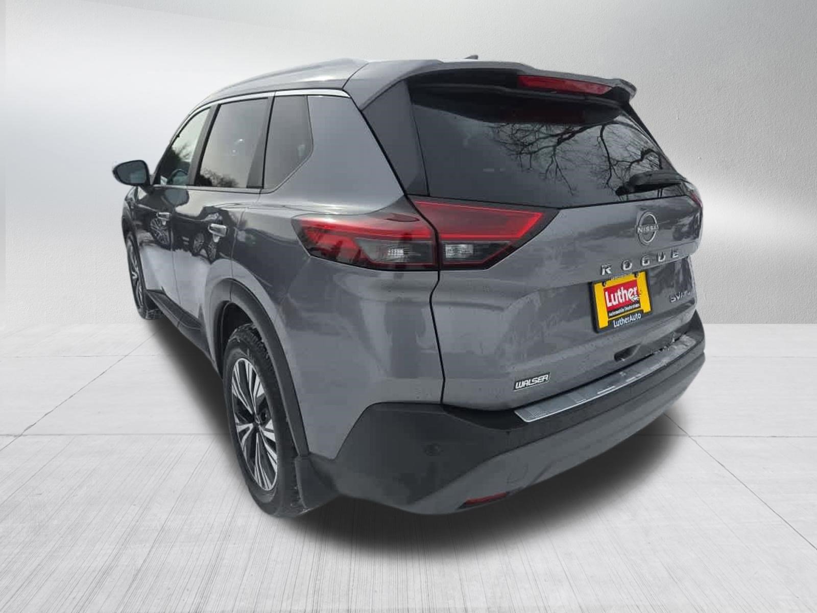 Used 2022 Nissan Rogue SV w/ SV Premium Package image 5