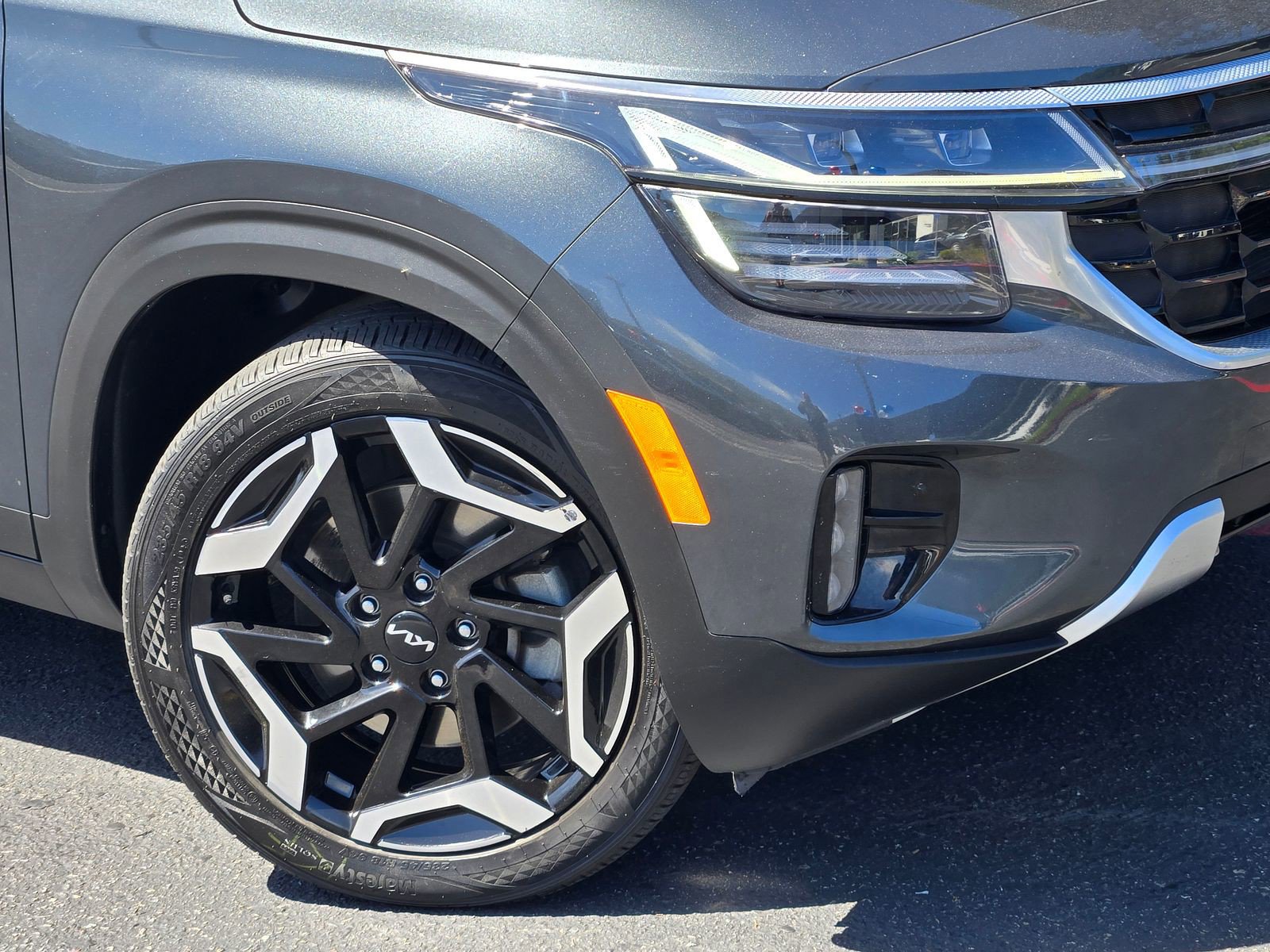 Certified 2024 Kia Seltos SX w/ SX Sunroof Package AWD/4WD image 9
