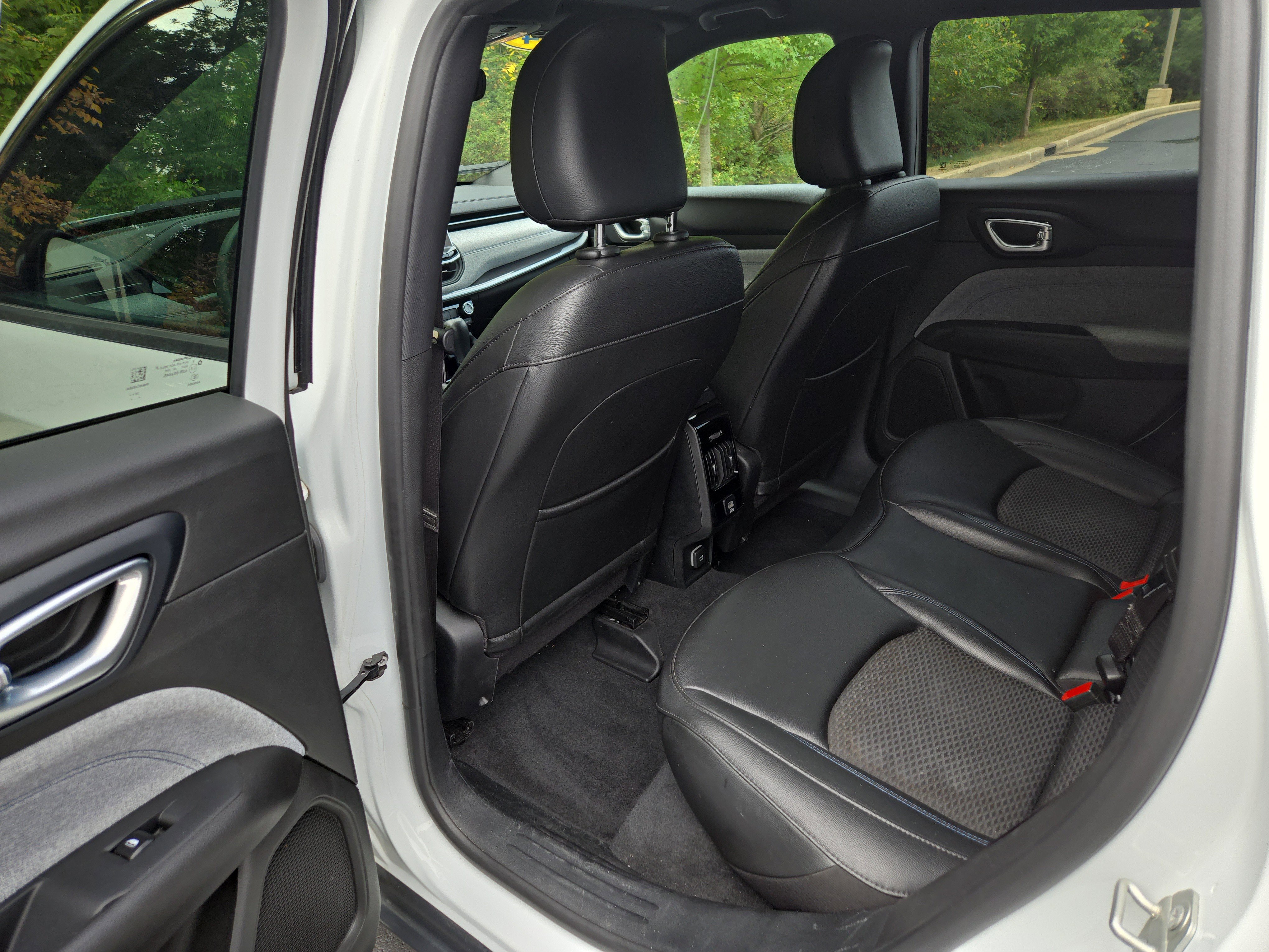 Used 2024 Jeep Compass Latitude image 24