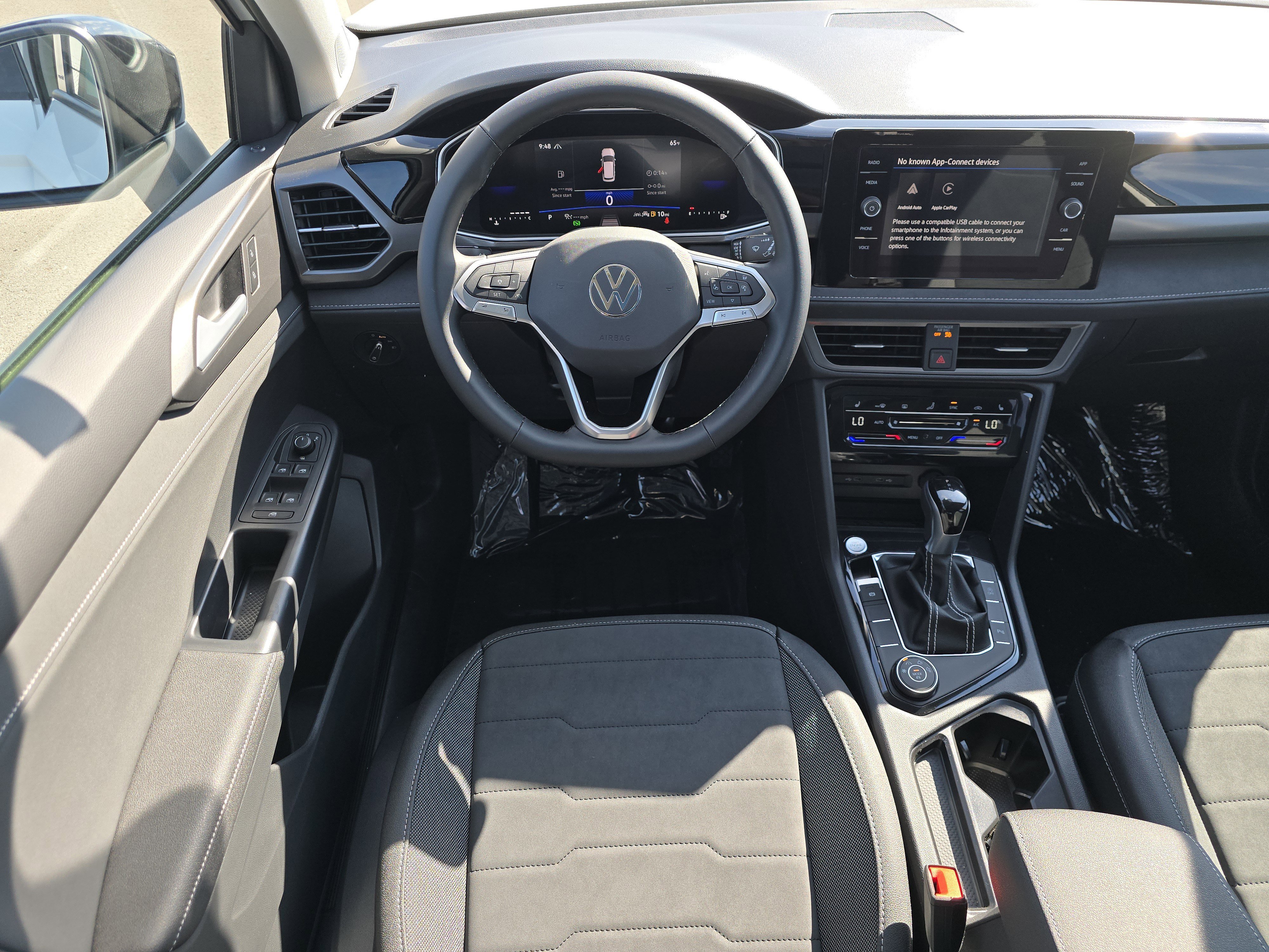 New 2025 Volkswagen Taos SE image 22