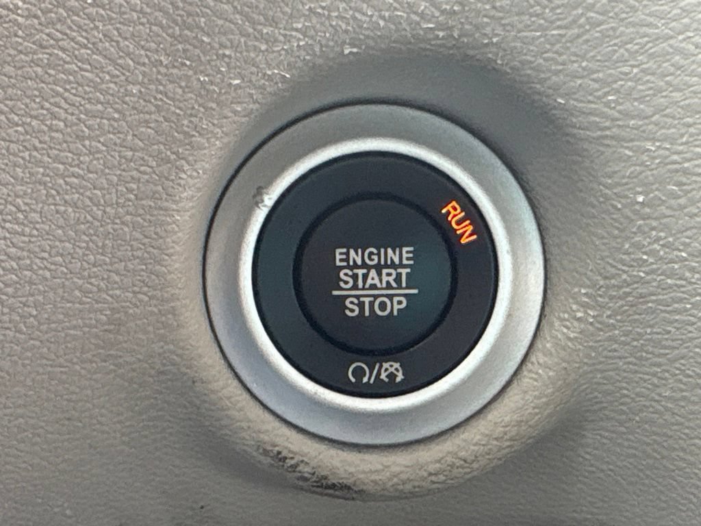 Used 2020 Chrysler Voyager Lxi FWD image 18